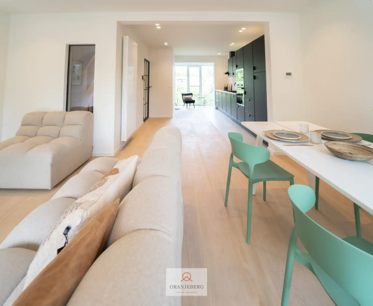 Uitmuntend gelegen gerenoveerde woning ! foto 3