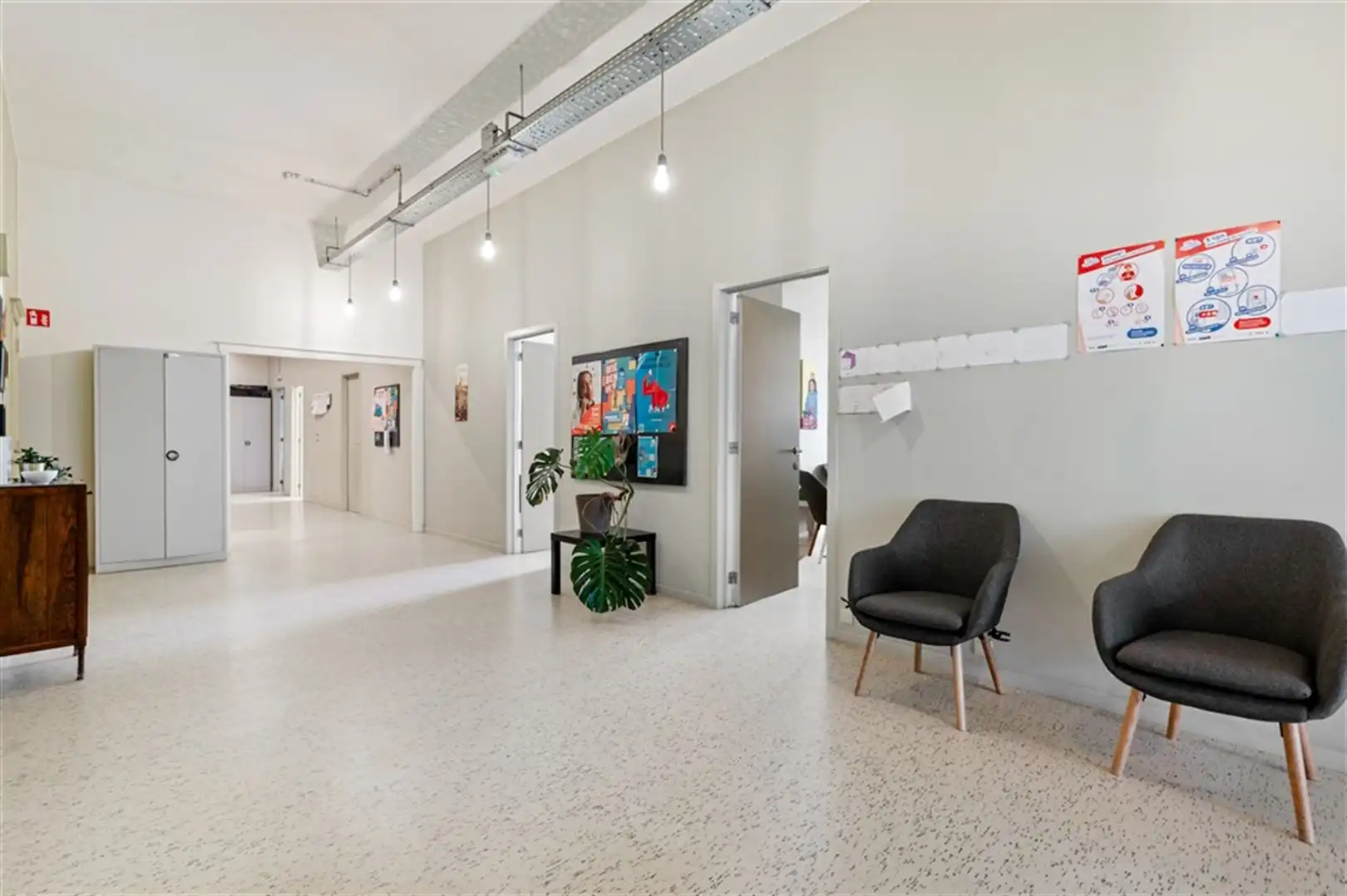 Gelijkvloers hoekkantoor te koop op topliggingop 't Zuid foto 14