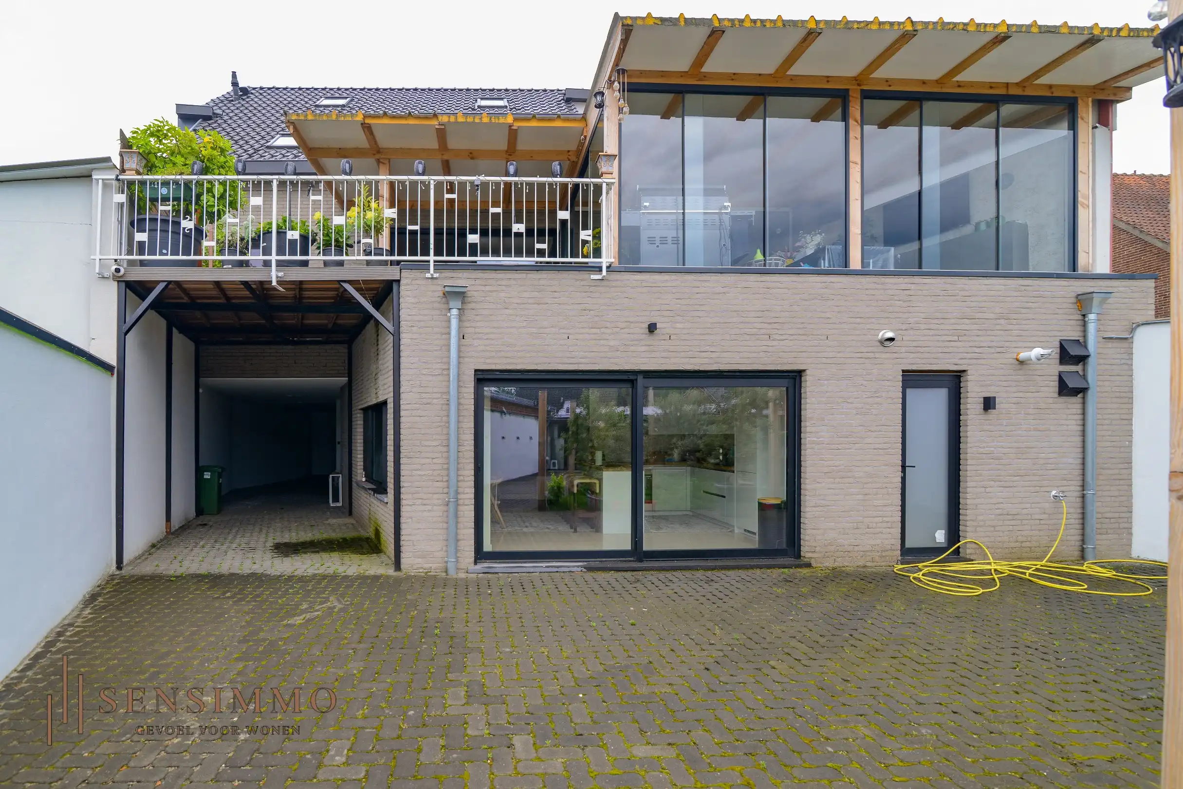 Kwalitatief gerenoveerde residentie met 2 appartementen en privatieve parkeerplaats foto 27