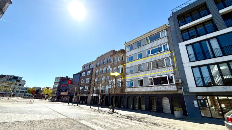 Gezellig en verrassend ruim appartement met 2 slaapkamers en veel potentieel in het hart van Deinze foto {{pictureIndex}}