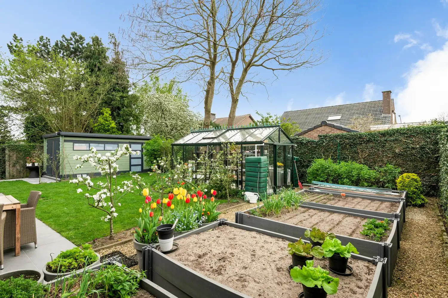 Instapklare laagbouwwoning met zonnige tuin in rustige straat te Hoevenen foto 18