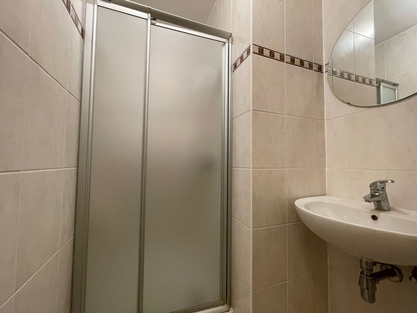 Ruim zonnig appartement met drie slaapkamers, twee badkamers en terras in een gebouw op de Markt. foto 14