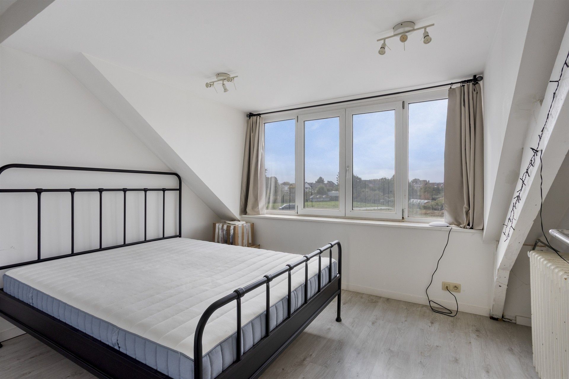 Woning met overvloed aan ruimte en potentieel foto 26