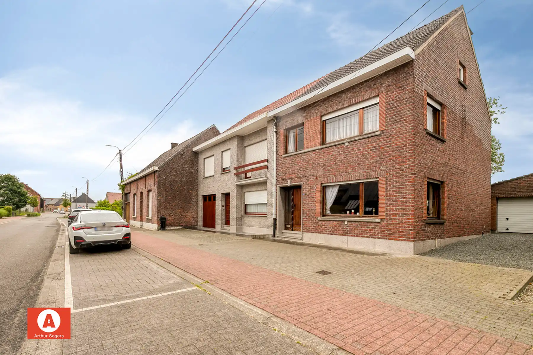 Hoofdfoto van de publicatie: Te renoveren HOB met 3 slaapkamers en garage