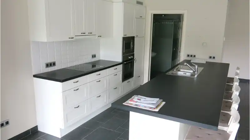Halfopen villa-woning met Garage en Tuin te huur in Jabbeke foto 5