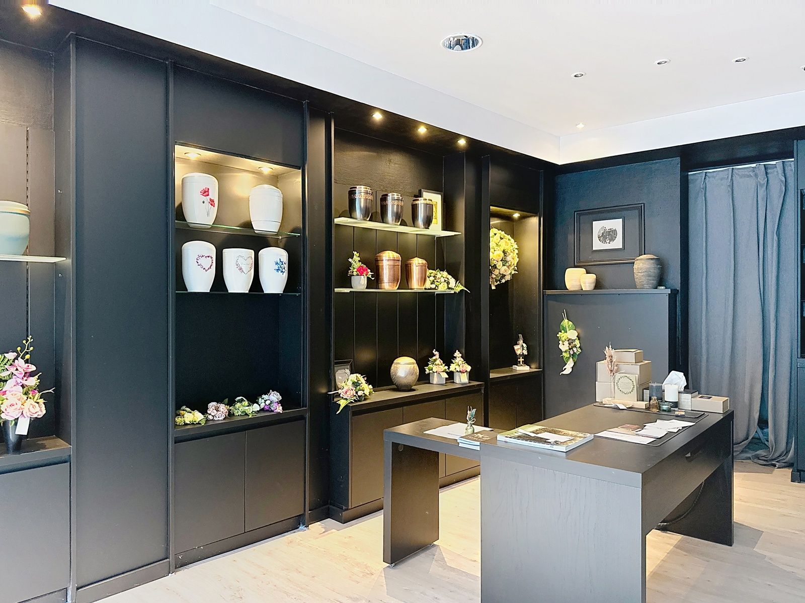 Handelsruimte centraal in winkelstraat foto 9