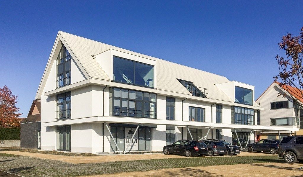 Lichtrijk kantoor te huur op zichtlocatie te Sint-Martens-Latem foto 2