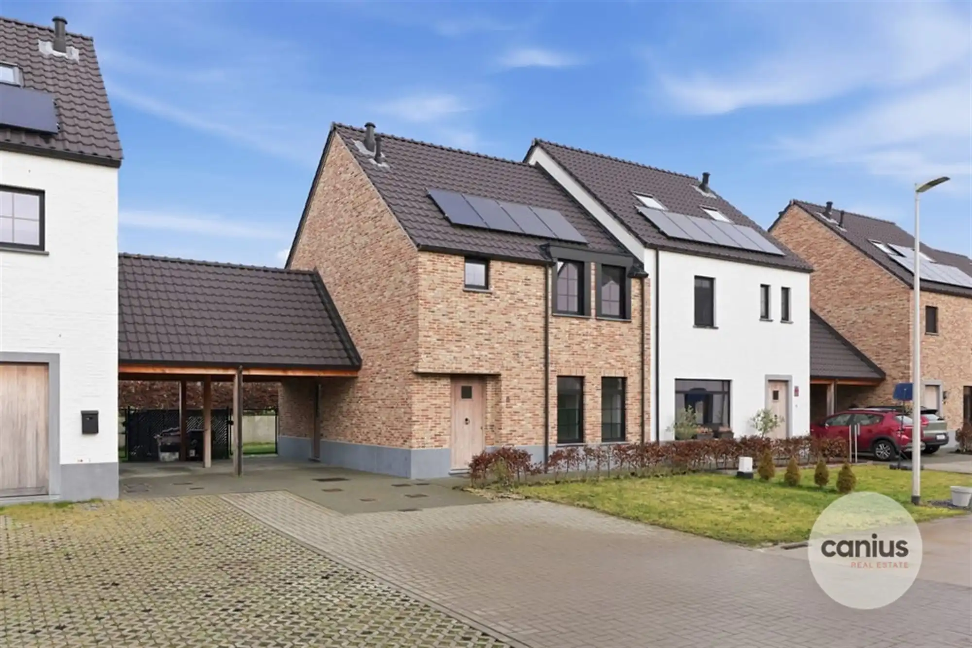 LANDELIJKE WONING MET 3 SLKS EN CARPORT foto {{pictureIndex}}