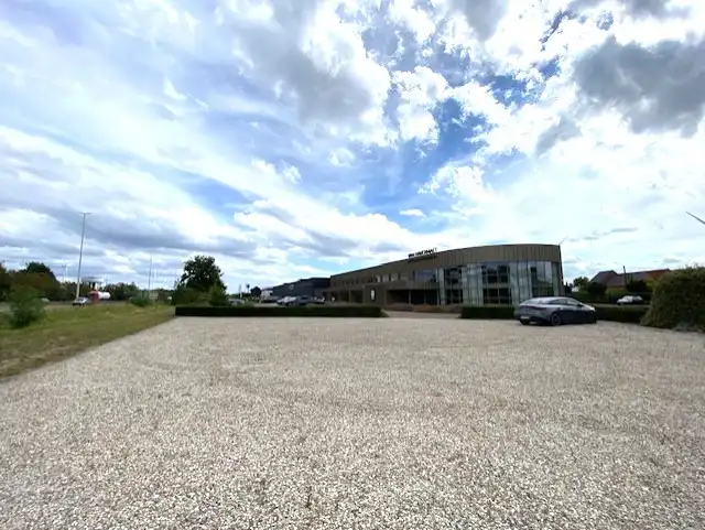 Stijlvolle kantoorruimte 300+m² met 16 autostaanplaatsen ideale ligging langs E313. foto 21