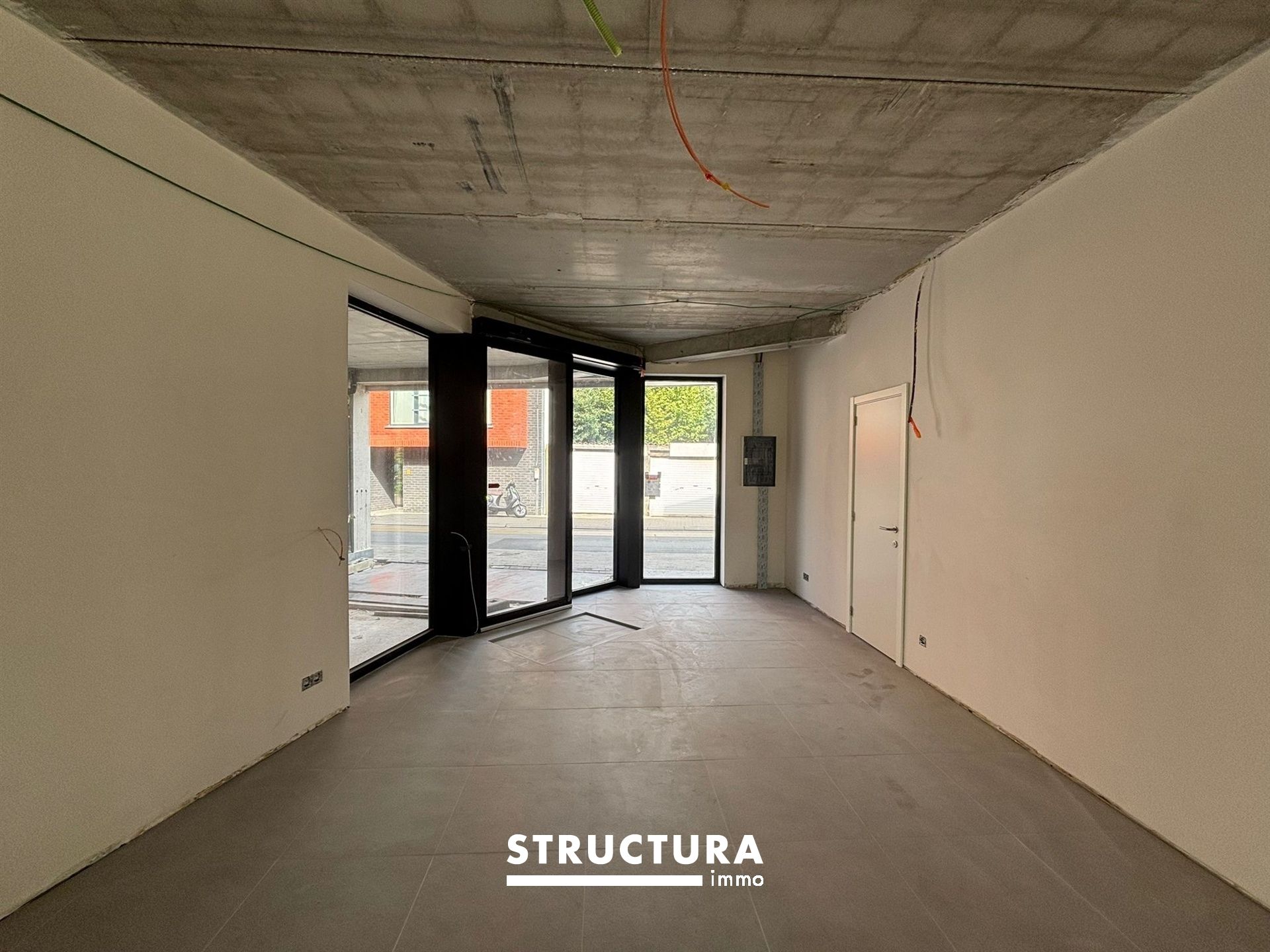 Nieuwbouw handelsruimte op commerciële liggen in het centrum! foto 3