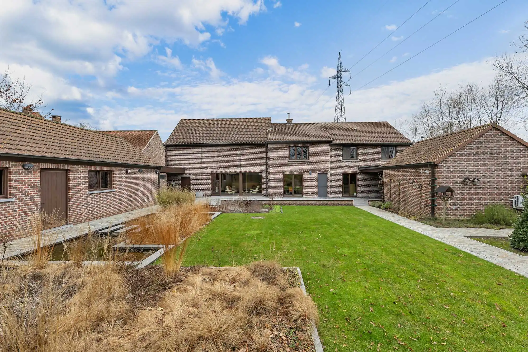 Exclusief landhuis met binnenzwembad en stallingen foto 2