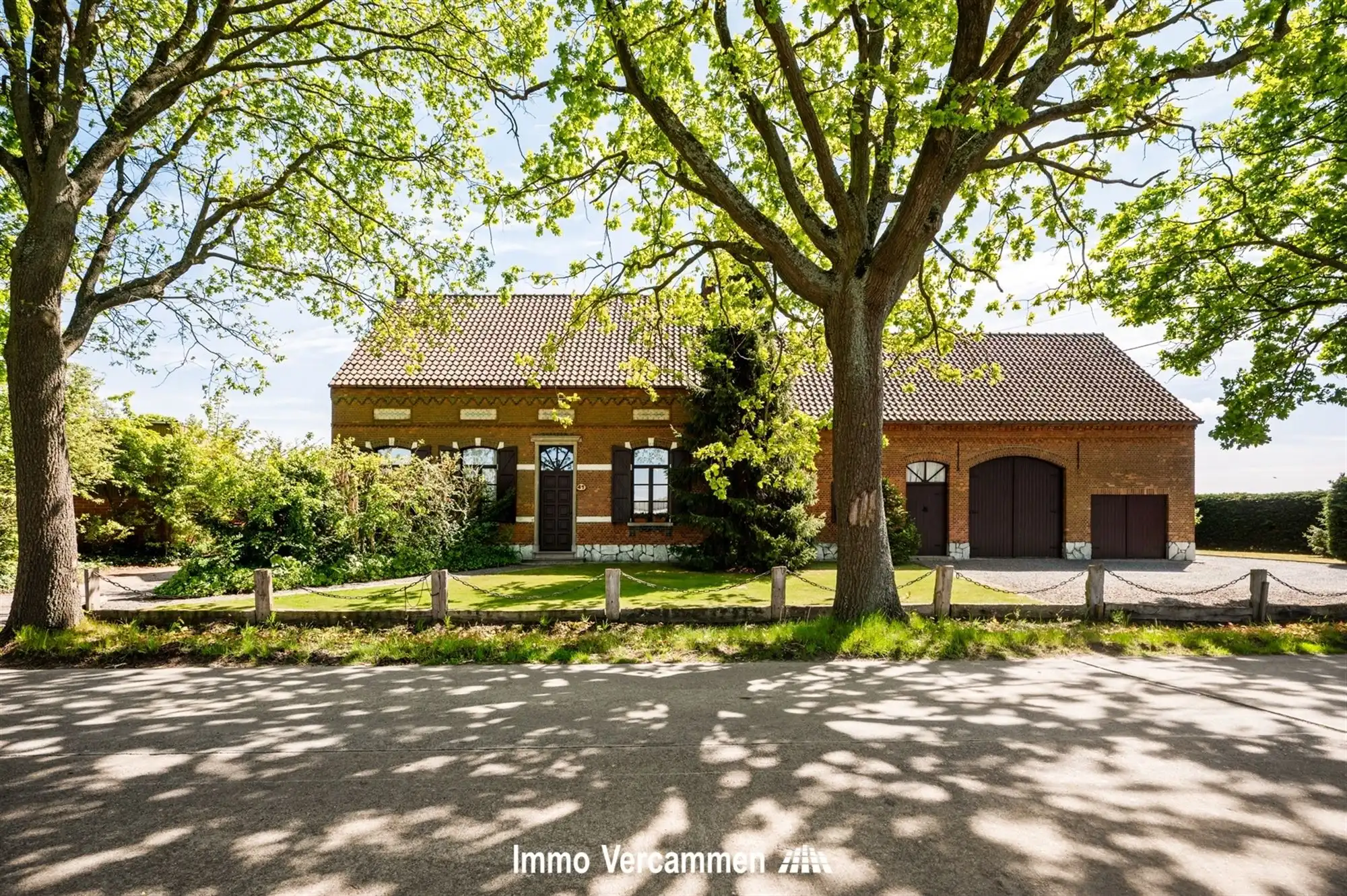 Hoofdfoto van de publicatie: Karaktervolle, landelijke woning op 9319 m² te Onze-Lieve-Vrouw-Waver