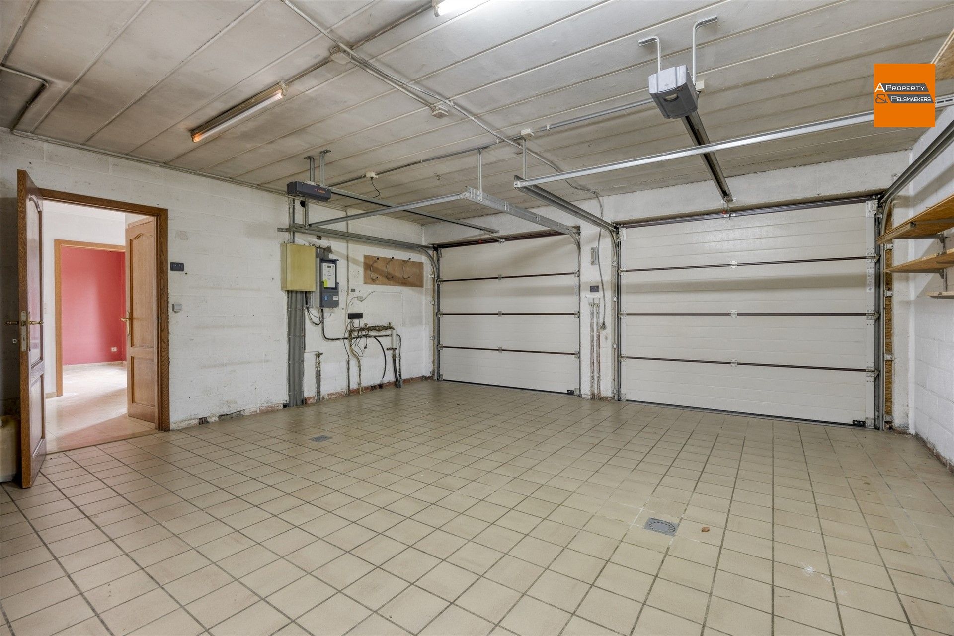 Ruime villa  met 5 slpk, garage en grote tuin foto 27