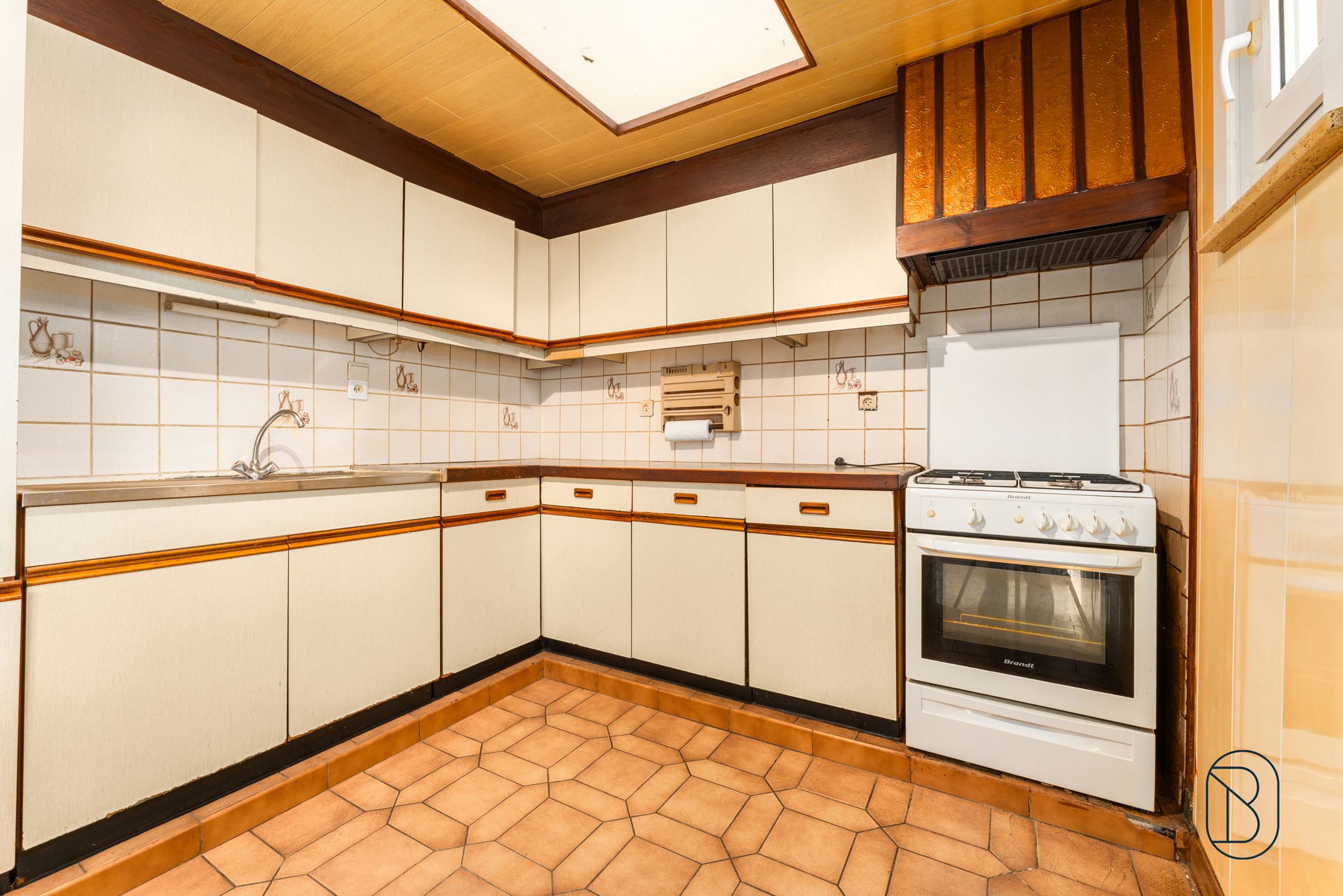 Topgelegen op te frissen woning met 5 slk en handige garage foto 7