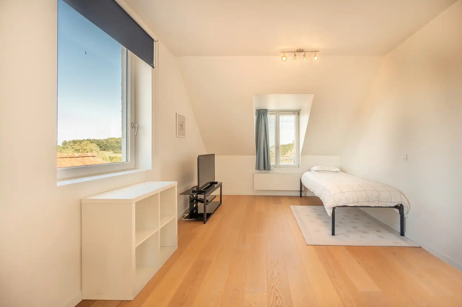 Prachtige, lichtrijke woning vlakbij het pittoreske Oosthoekplein in het Zoute op wandelafstand van de zee en het Zwin. foto 21