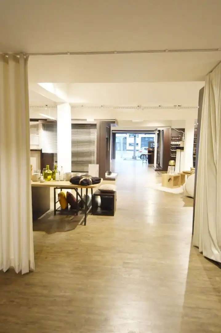 TOP GELEGEN BAANWINKEL MET PARKING NAAST IXINA EN TORFS, nabij BURGER KING & MC DONALDS foto 10