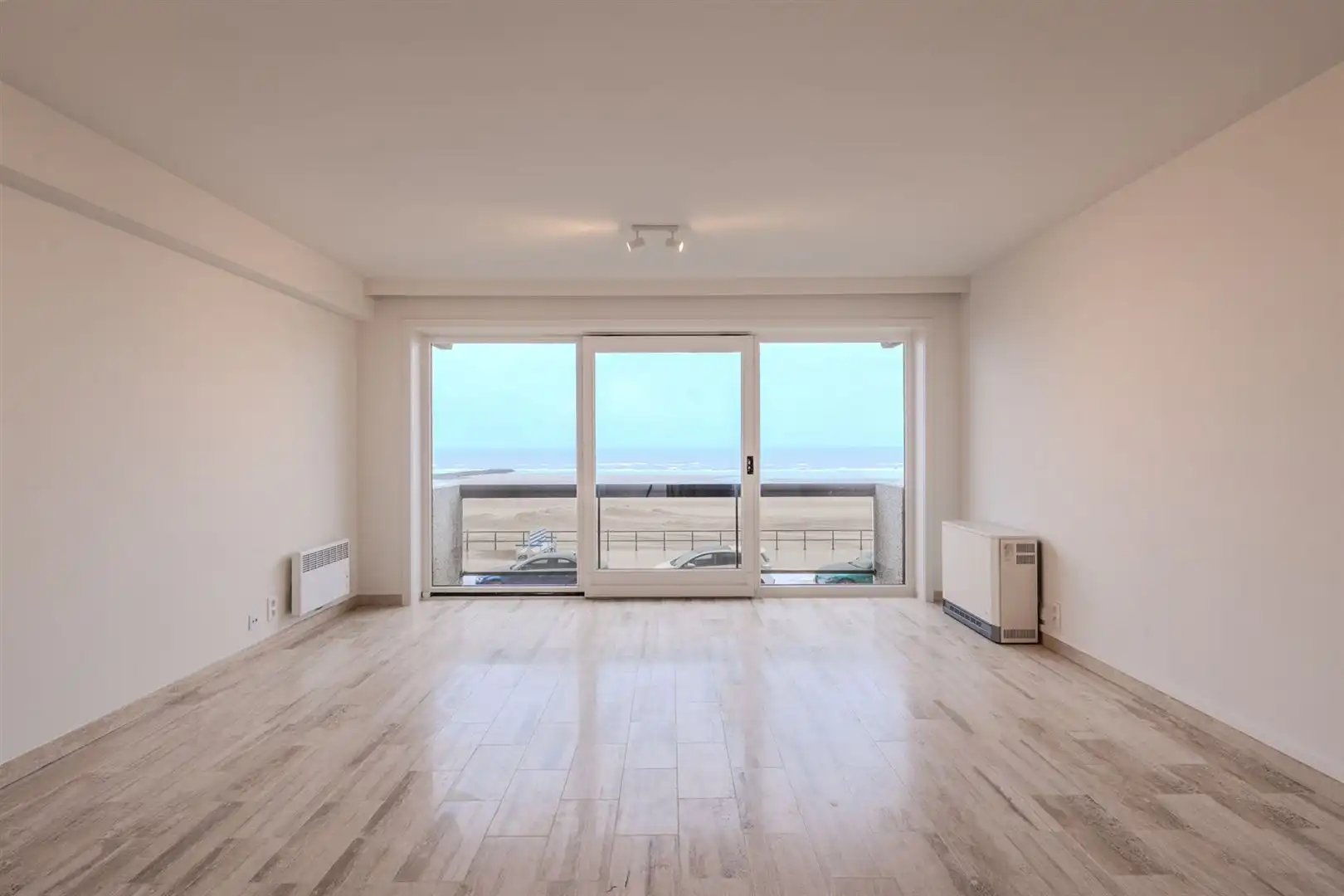 uitzonderlijk doorloop appartement met zee- en duinzicht foto {{pictureIndex}}