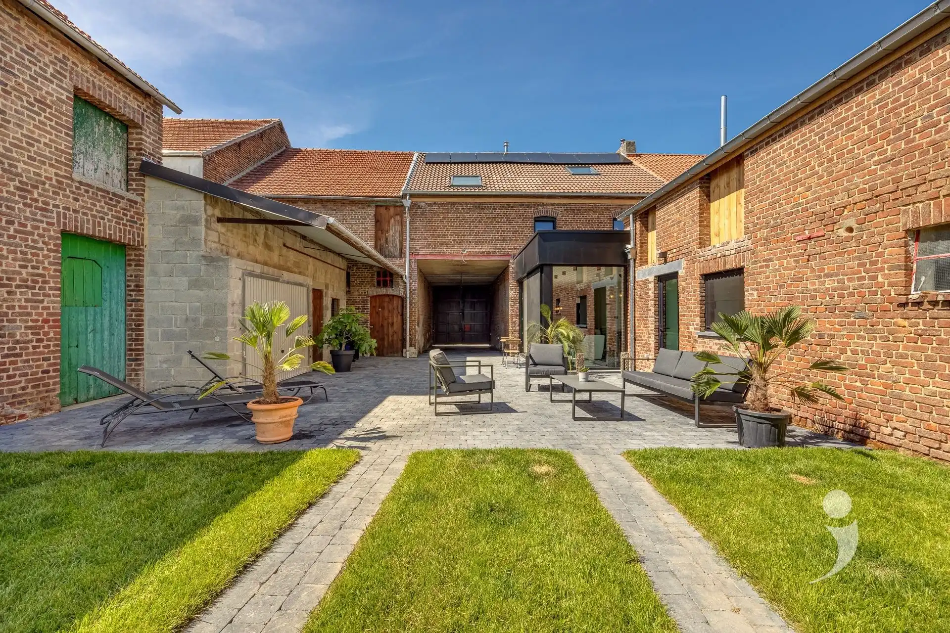 Volledig gerenoveerde hoeve met loods én verkavelingsmogelijkheid foto 3