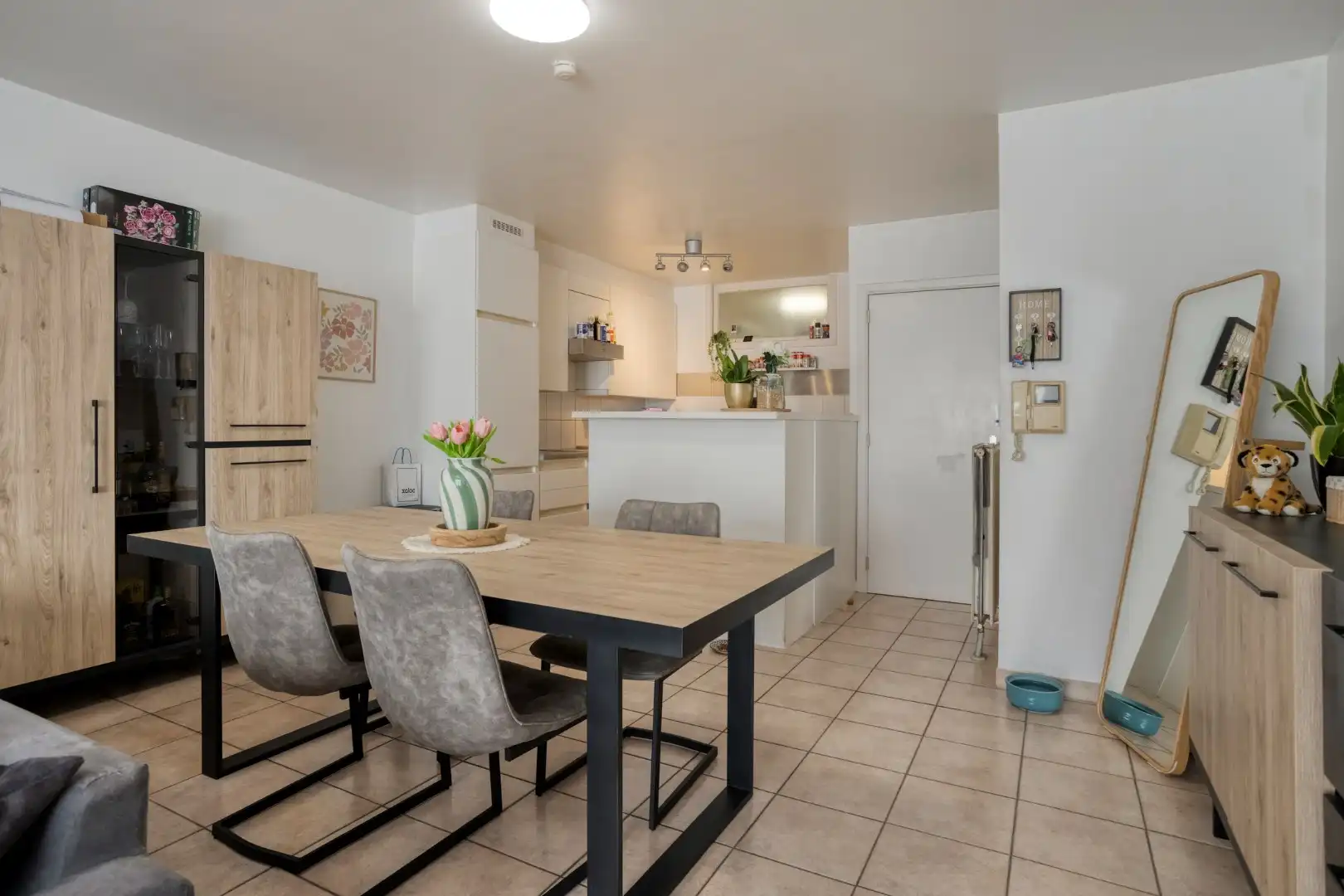 Leuk 2 slaapkamerappartement in het centrum van Wevelgem! foto 3