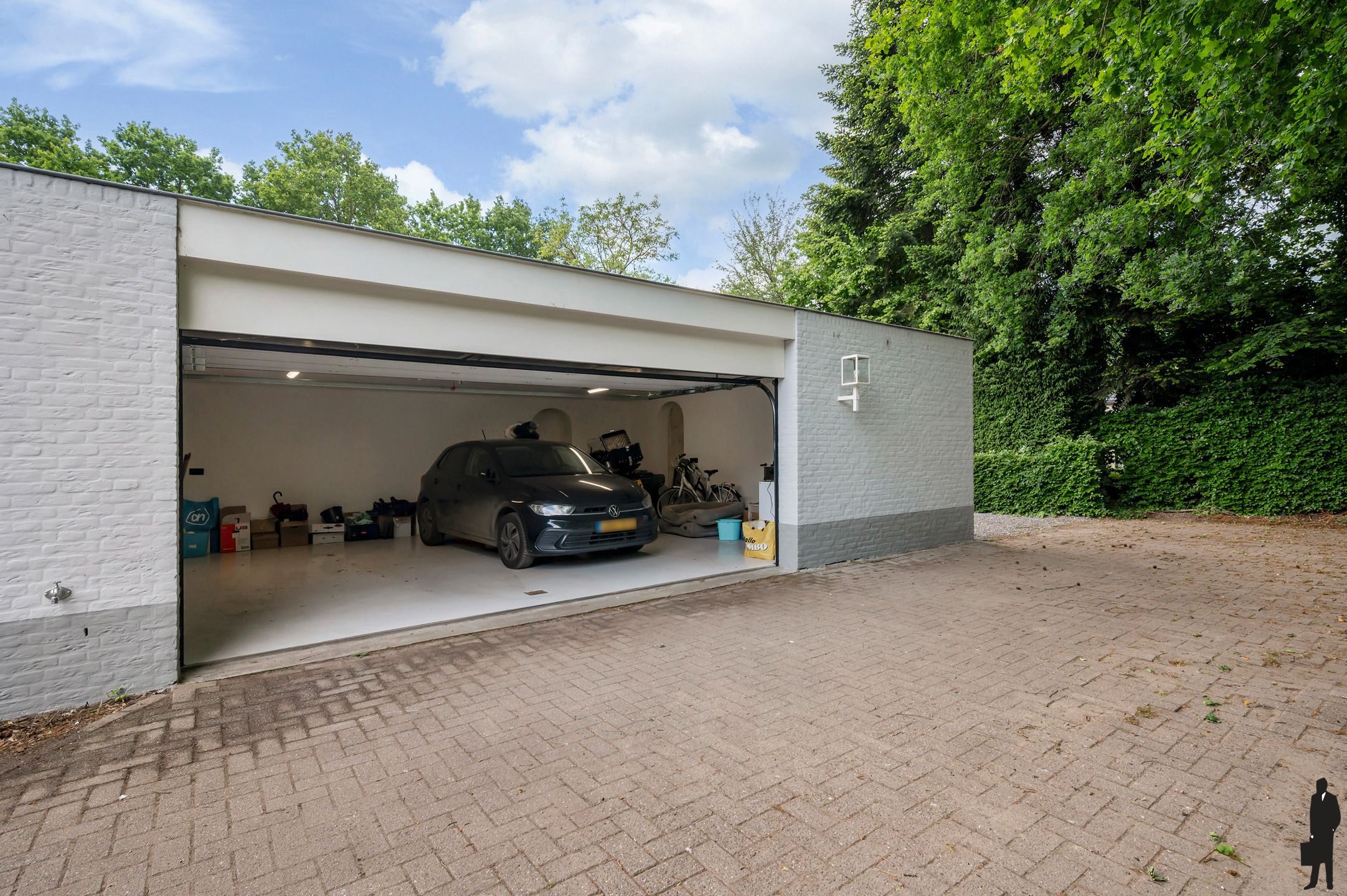 Gerenoveerde villa op 1.900 m² nabij de Nederlandse grens foto 16