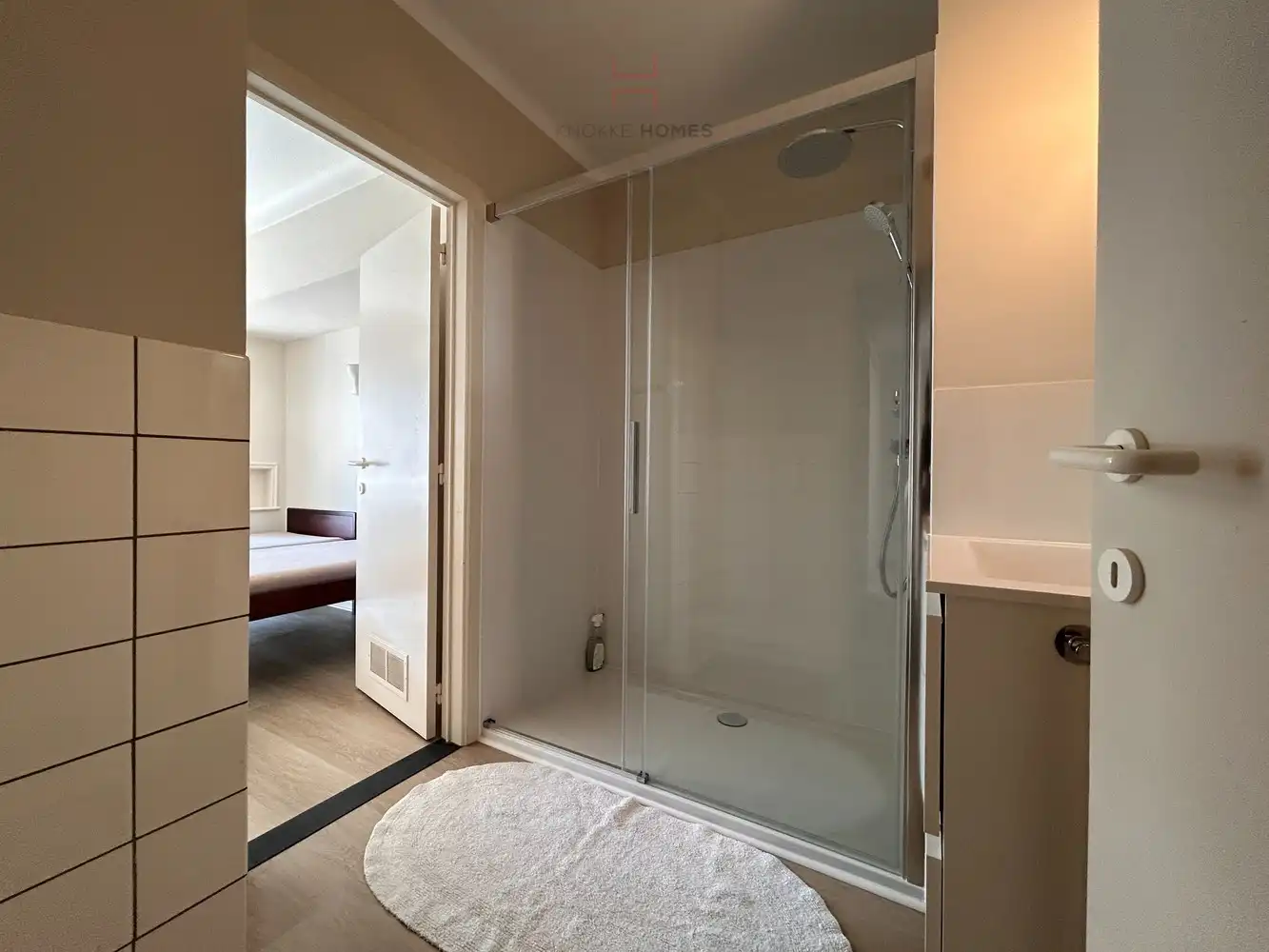 Gemeubeld twee-slaapkamer appartement met zijdelings zeezicht in een zijstraat van de zeedijk te Albertstrand foto 8