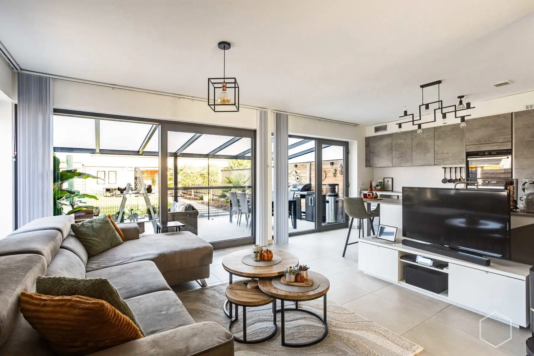 Recente HOB 2021 met 3 slaapkamers, garage en zonnige tuin foto 4