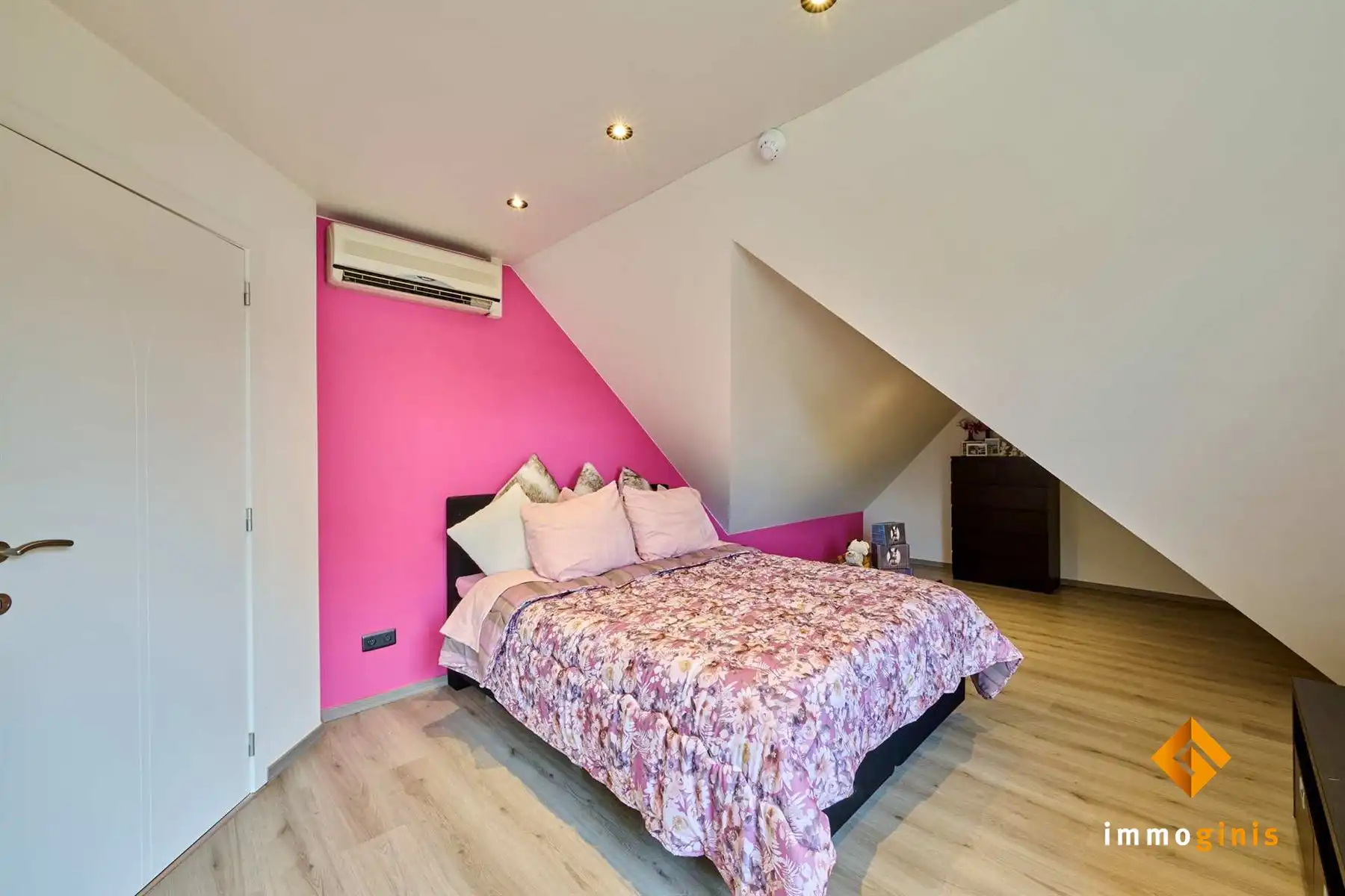 Luxueuze woning met 3 tot 5 slaapkamers en zéér grote, vrijstaande garage op een mooi perceel van 9a60ca. foto 18