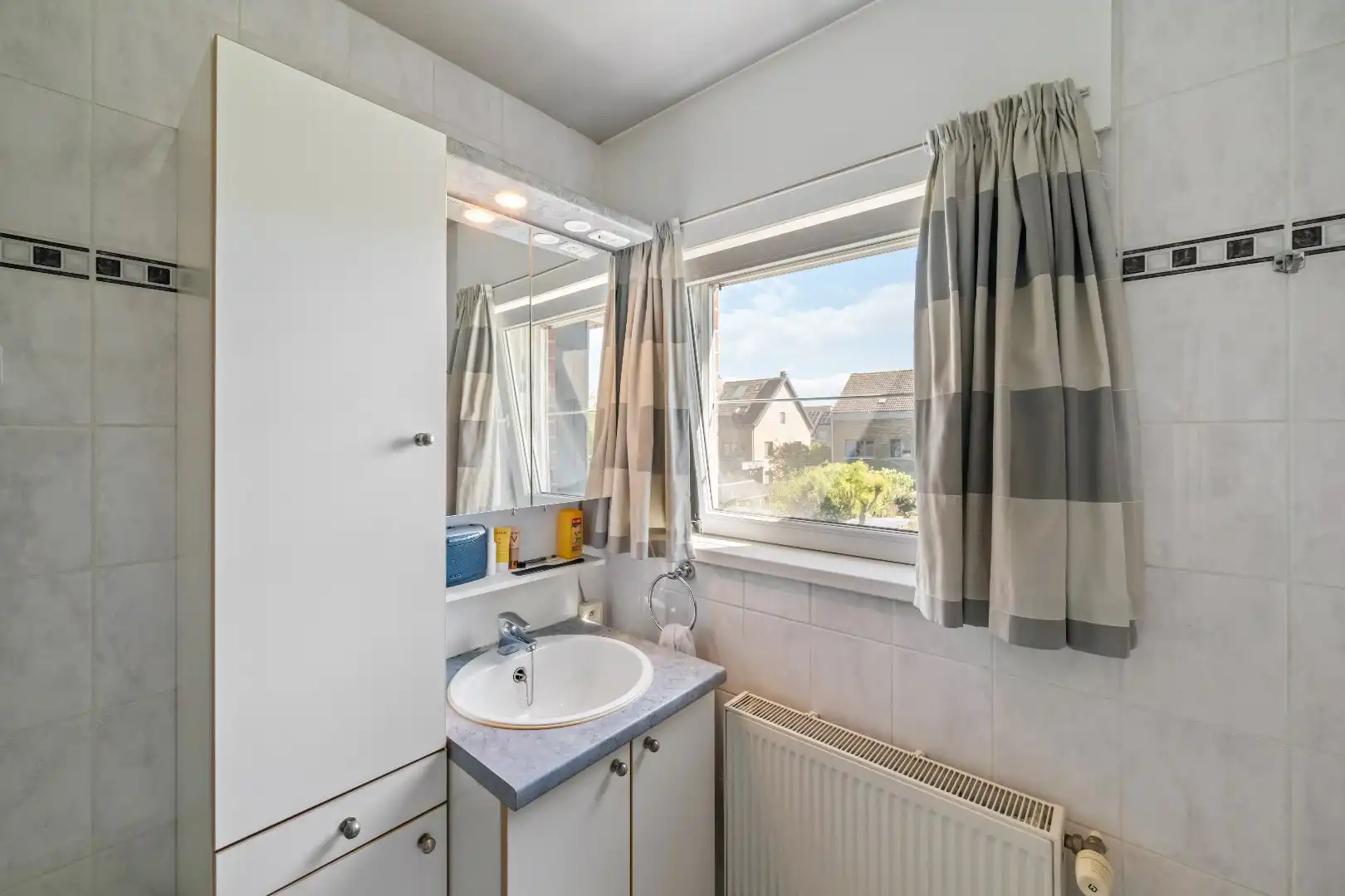 Ruime bel-étage foto 14