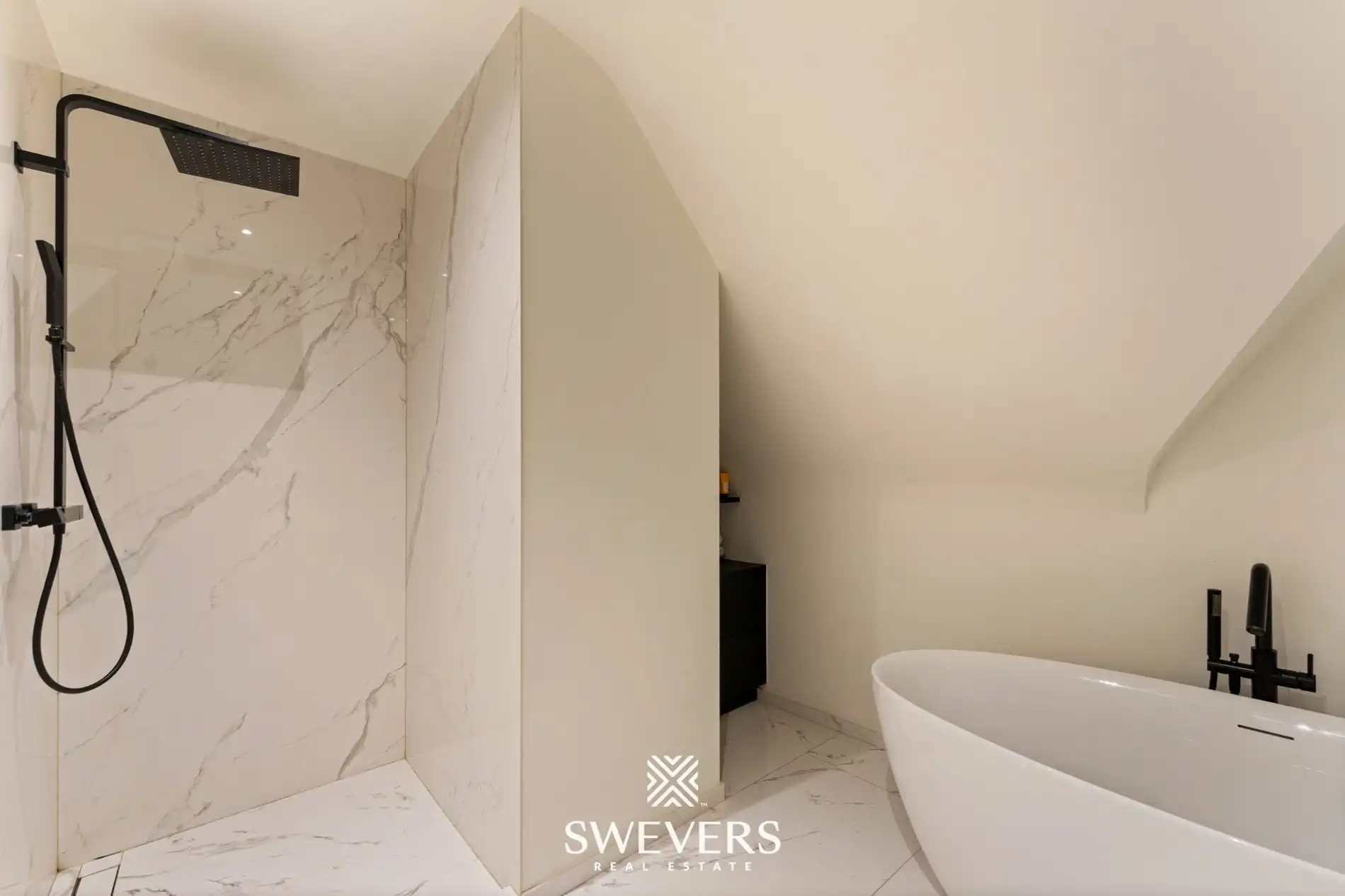 Luxueus villa-appartement in het centrum van Bolderberg foto 26