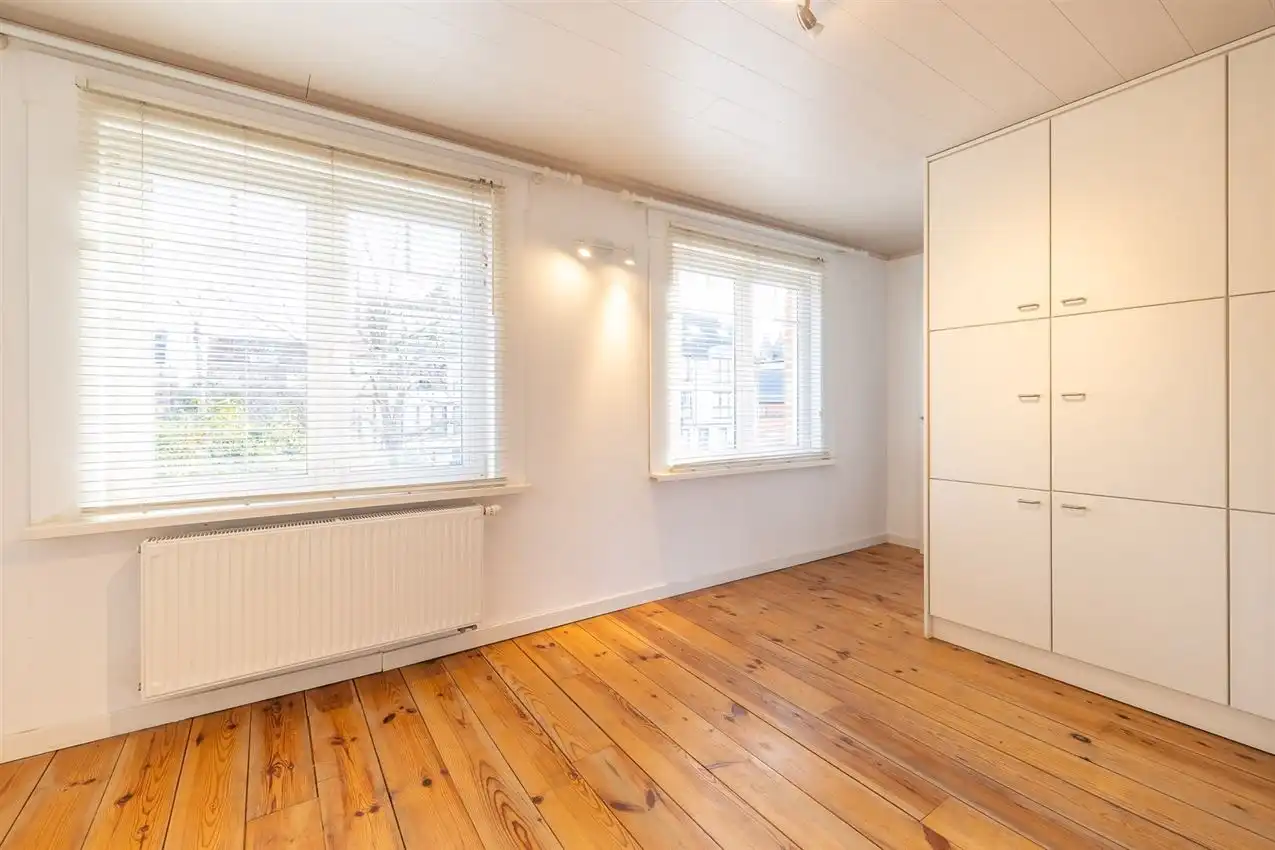 Stadswoning met drie slpk en tuintje op gunstige locatie foto 20