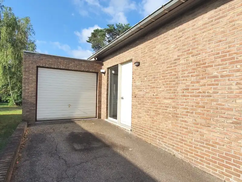 Rustig gelegen 3 slpka-woning met inpandige garage, 2 terrassen en kleine tuin foto 2