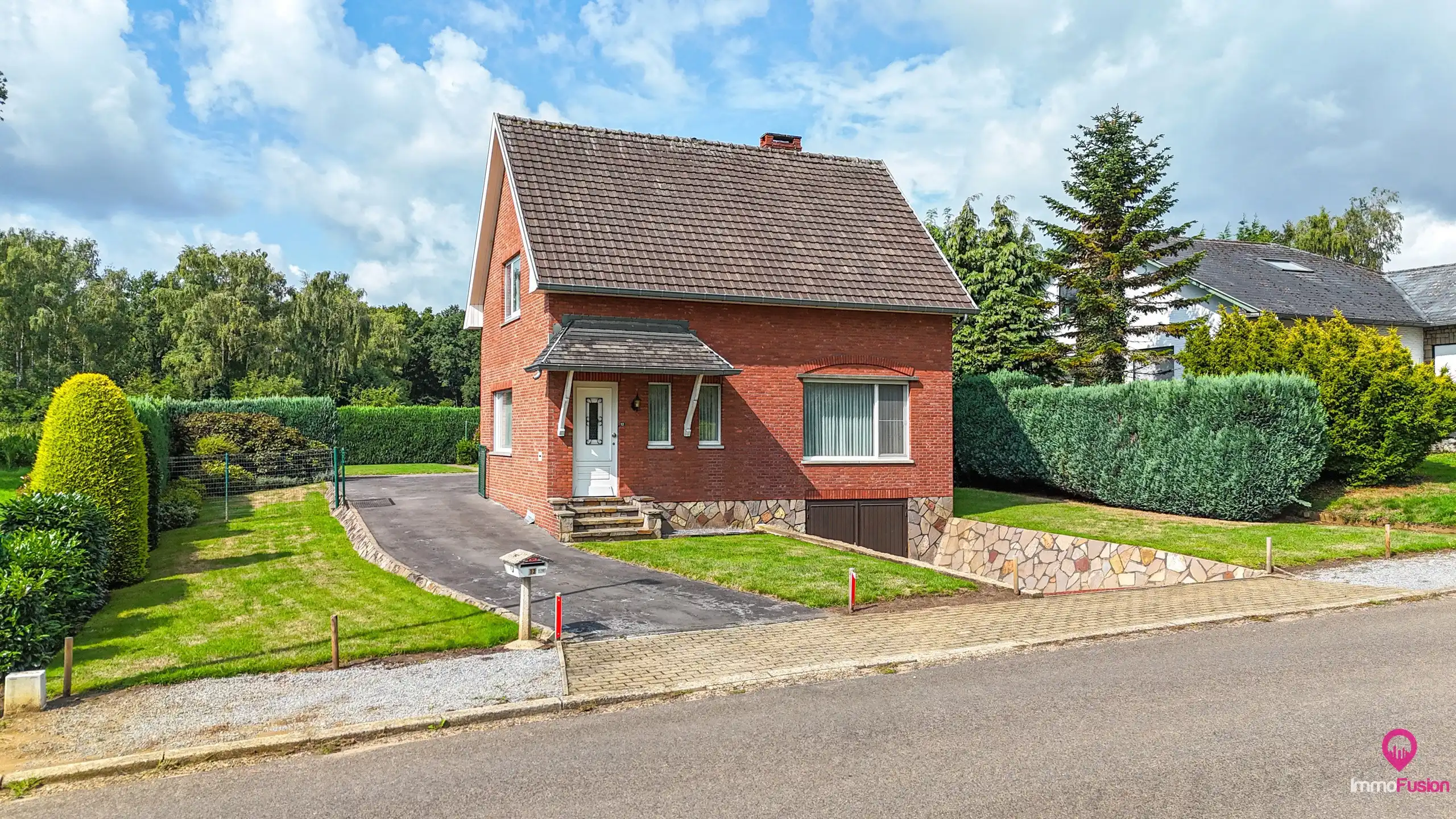 Rustig gelegen woning met dubbele garage, kelder en privacy! foto 2