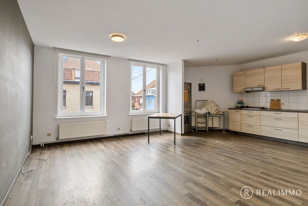 Veelzijdige eigendom met charmante gevel, buitenruimte en potentieel voor ruime woning foto 12