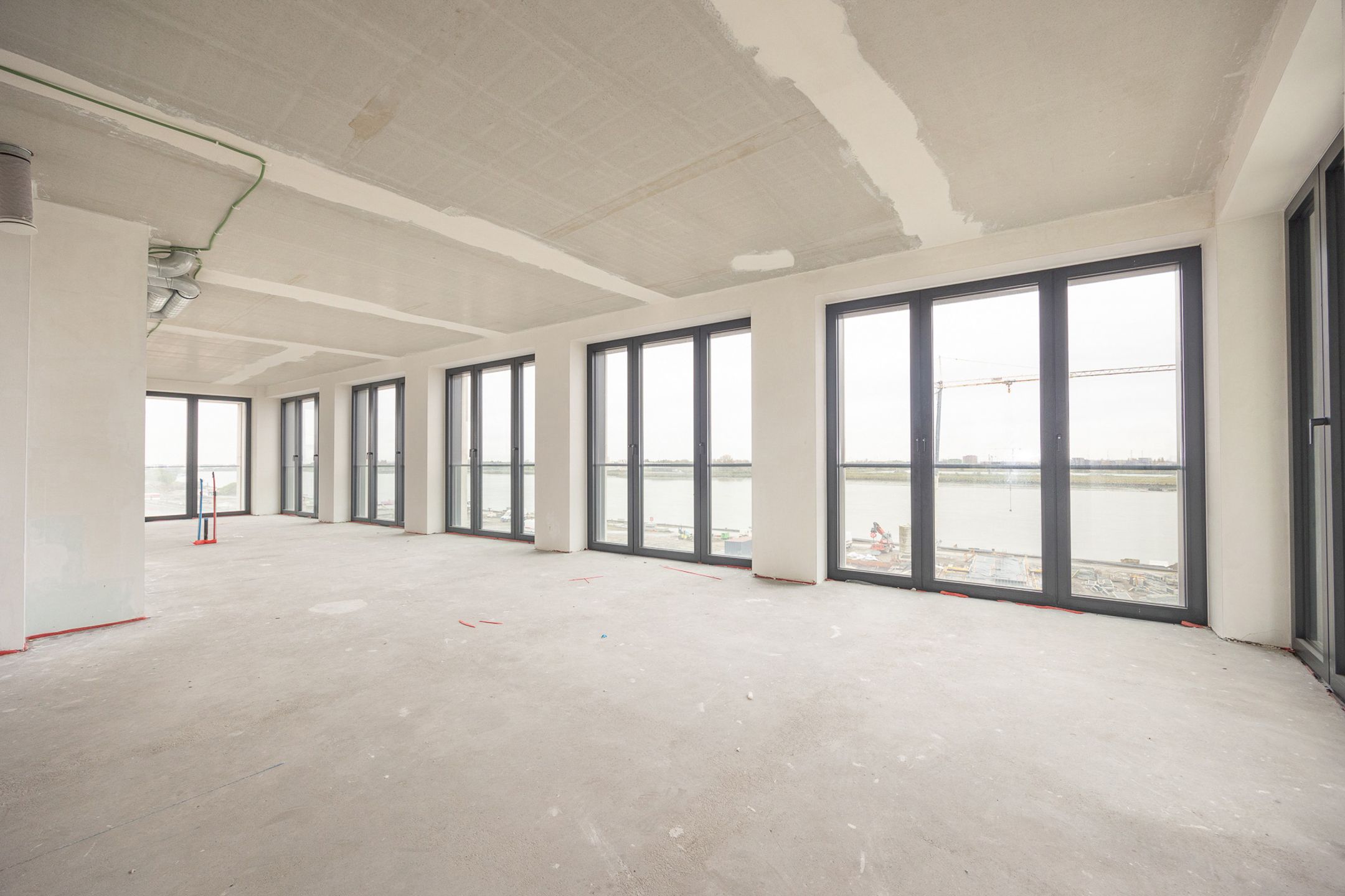 ANTWERPEN - Casco appartement met frontaal zicht op de Schelde foto 1