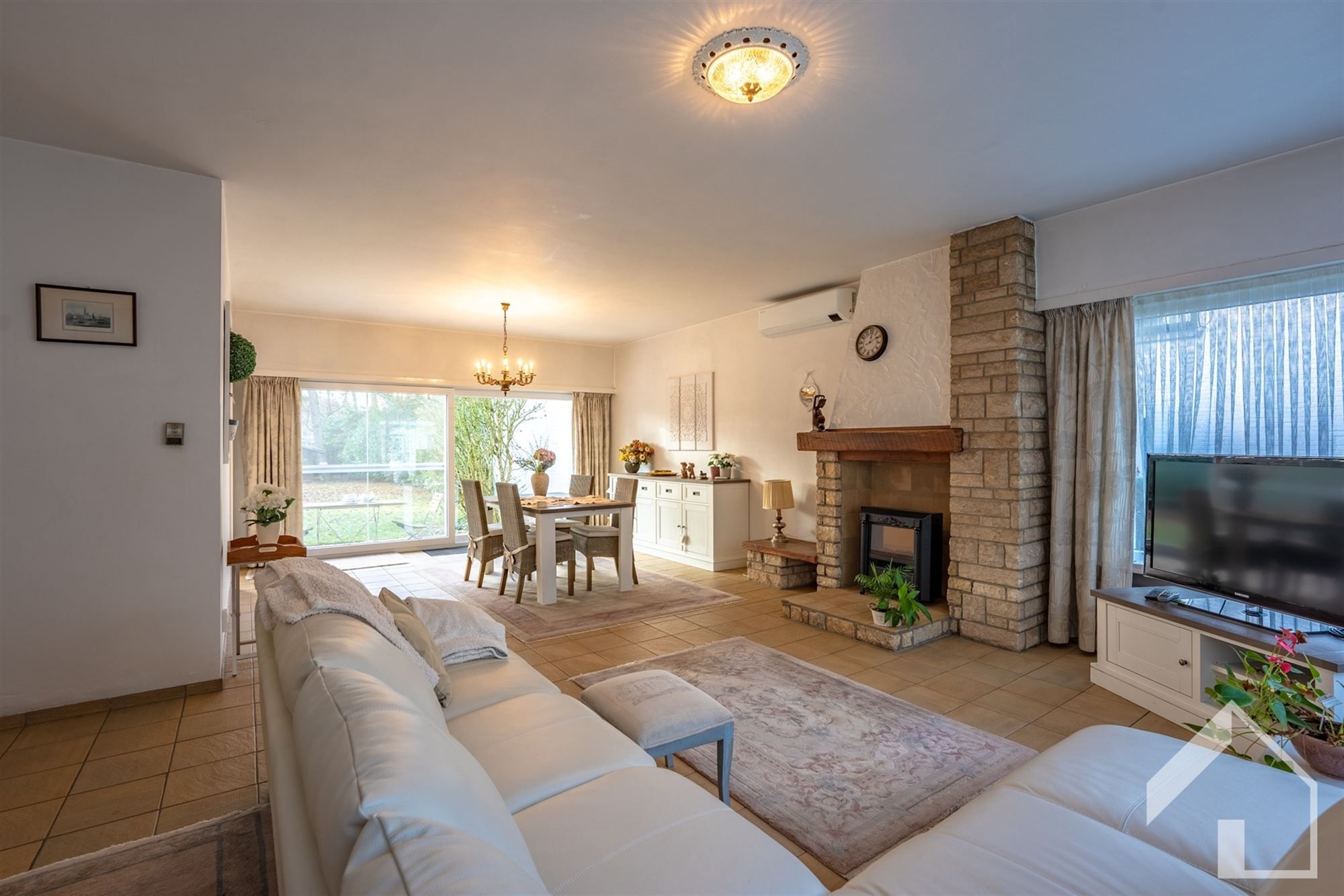 Gezinswoning met 4 ruime slaapkamers, garage en leuke tuin foto 3