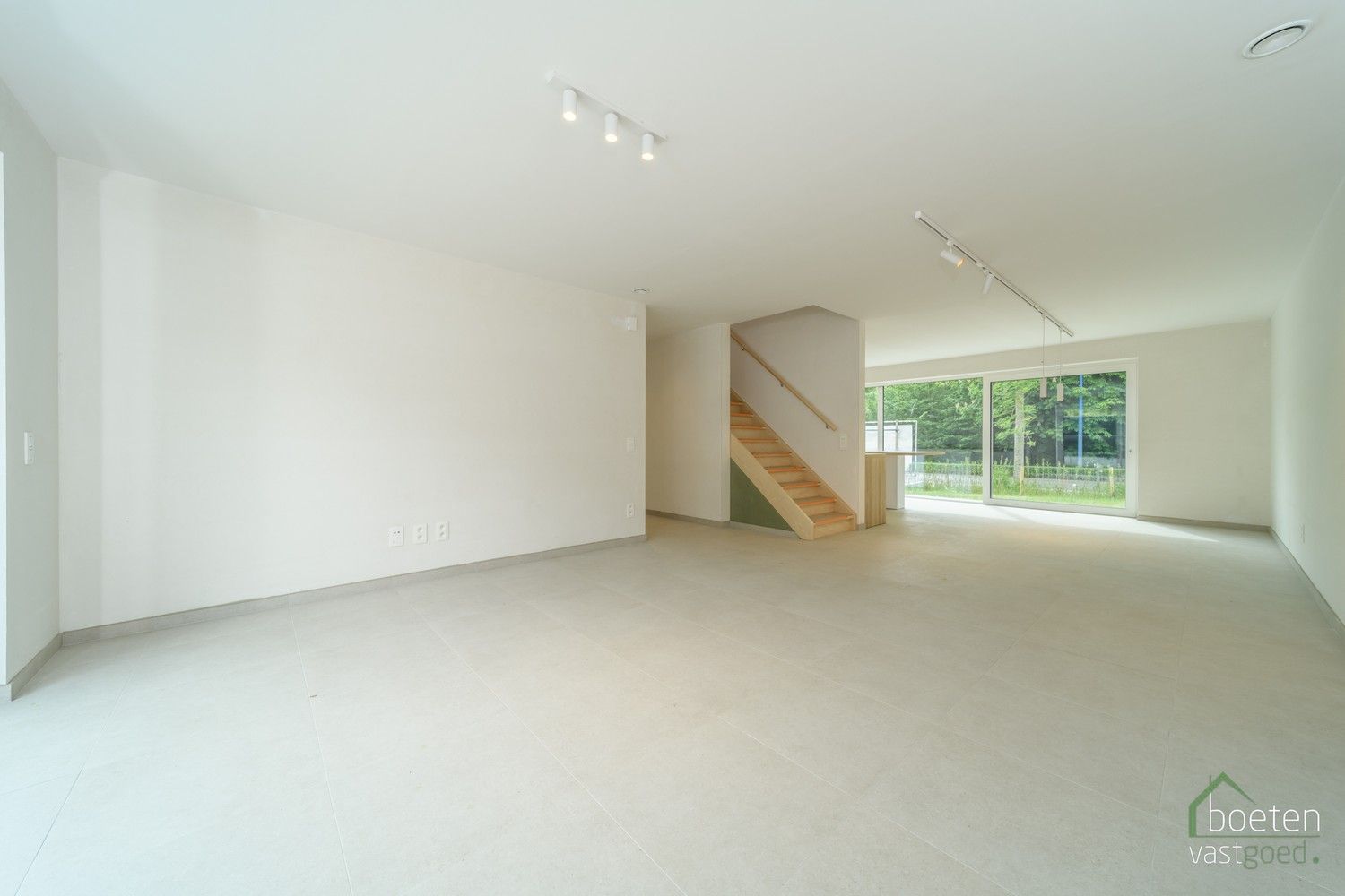 Koksijde/Sint-Idesbald: Energiezuinige en kwalitatief afgewerkte nieuwbouwwoning met 3 slaapkamers, carport en gezellig tuintje op 317m² grondopp. foto 4