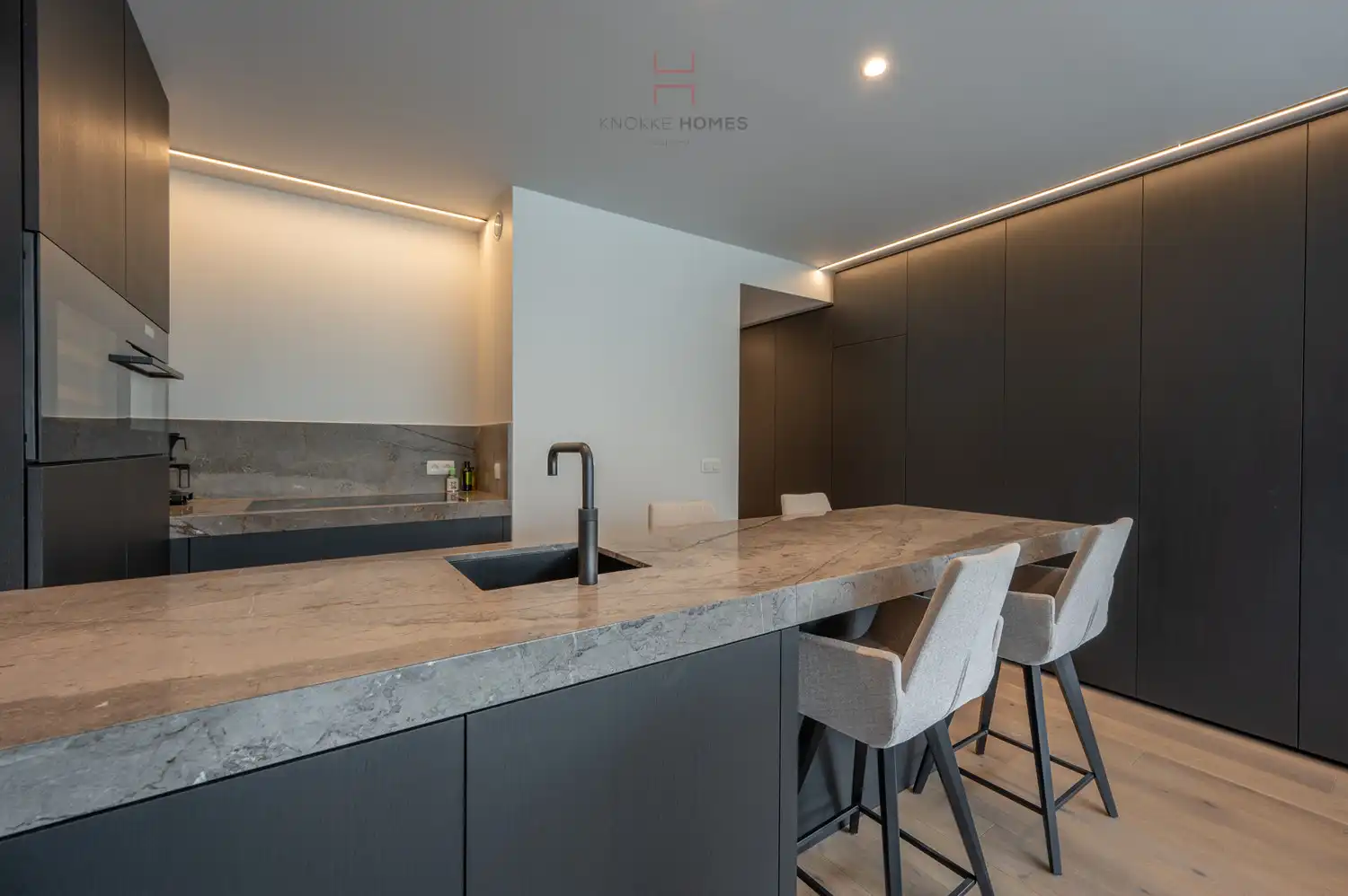 Stijlvol en instapklaar appartement  op toplocatie, dichtbij van strand te Duinbergen. foto 11