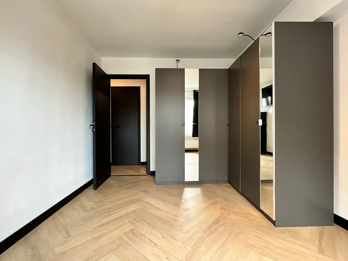 Stijlvol gerenoveerd appartement met 2 slaapkamers op centrale ligging foto 11