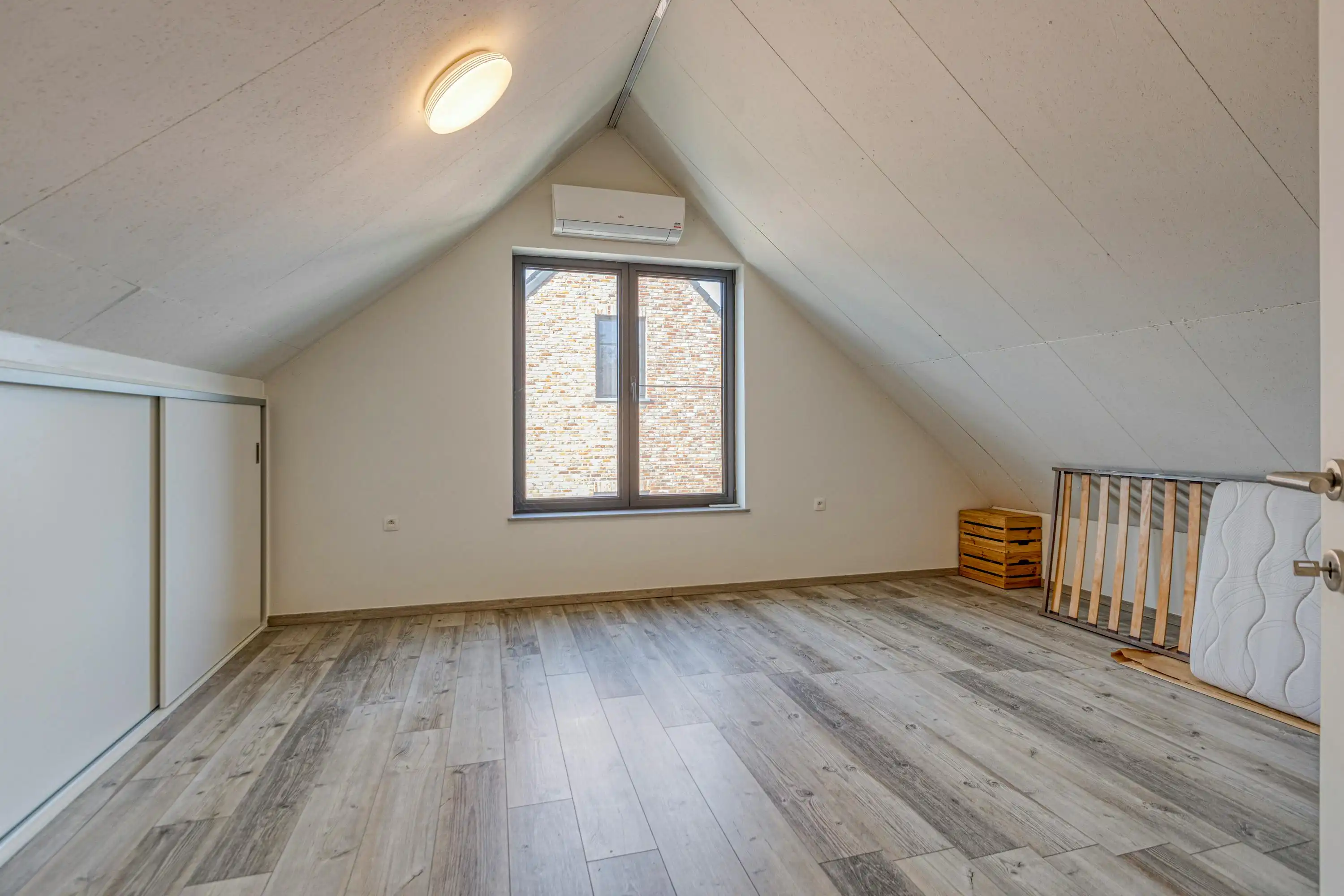 Instapklare gezinswoning met 4 slaapkamers te Kuringen foto 21