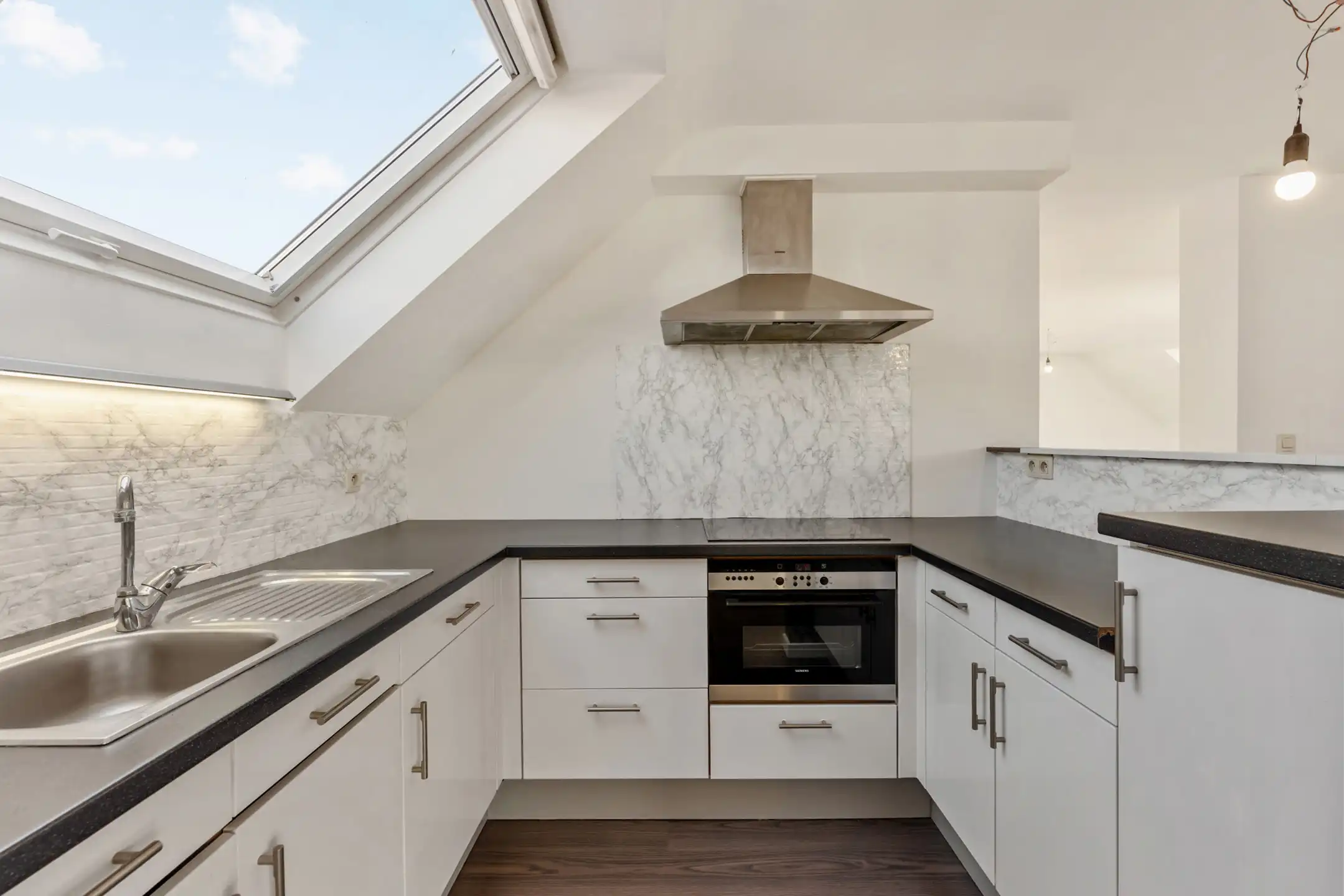 Instapklaar 1-slaapkamerappartement te Lanaken foto 4