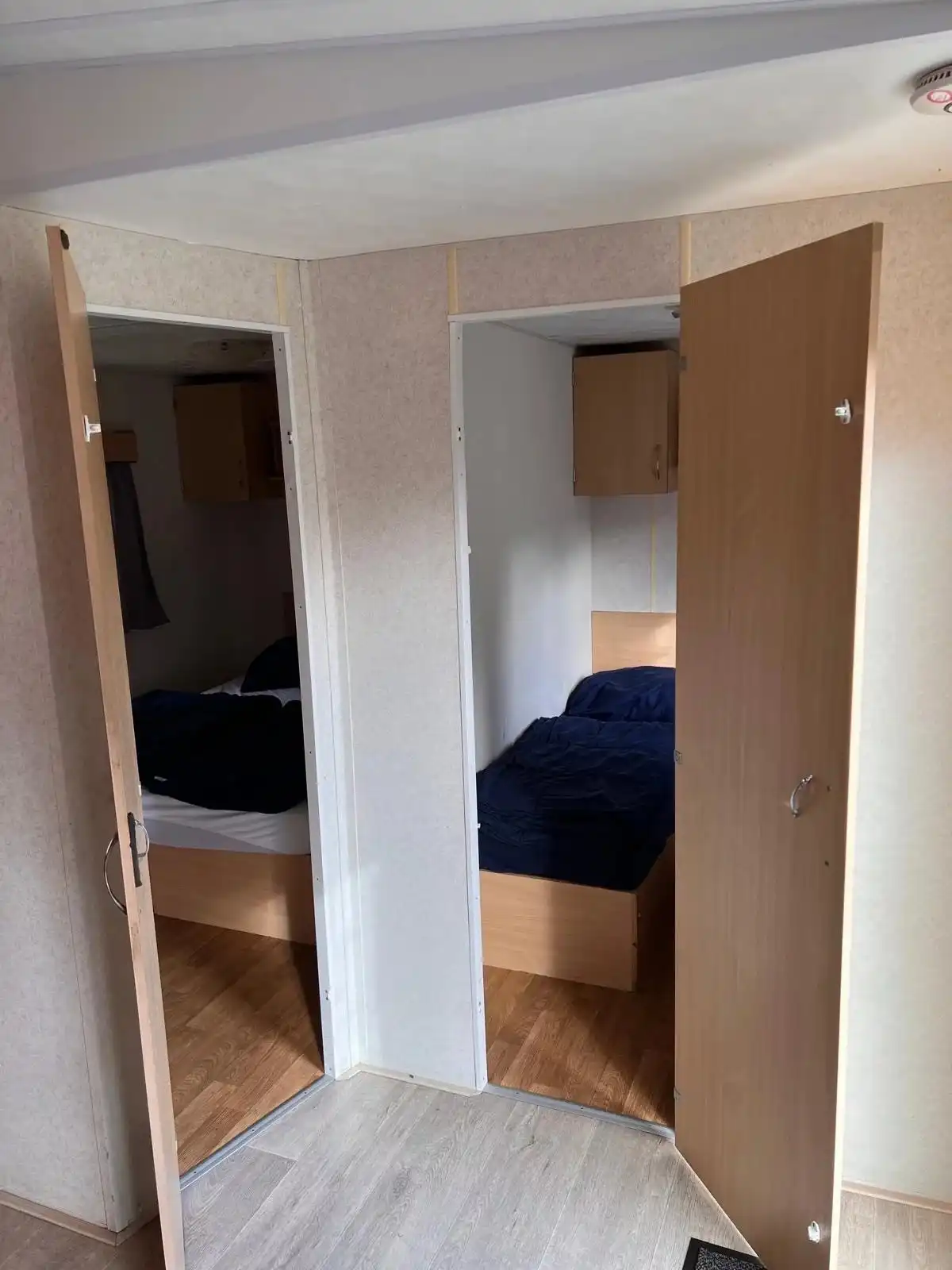 Stacaravan te Zilverstrand voor 8 personen met tuinhuis en terras. foto 12