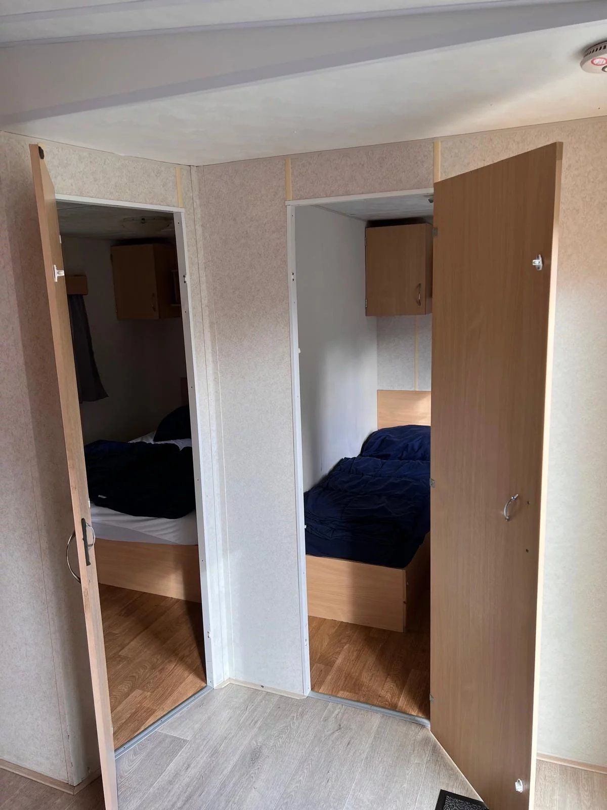 Stacaravan te Zilverstrand voor 8 personen met tuinhuis en terras. foto 12