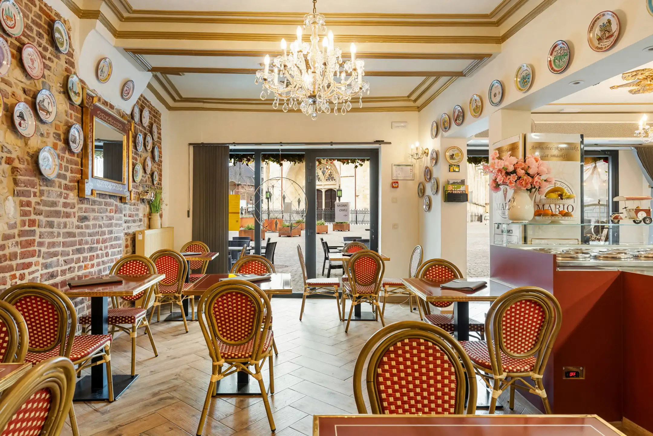 Karaktervol handelspand met gerenommeerd ijssalon en B&B foto 7