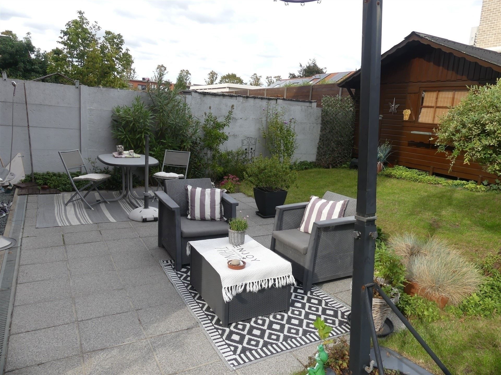 Stijlvol appartement met 2 slaapkamers en grote tuin! foto 17