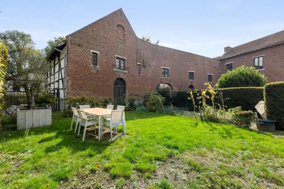 INSTAPKLAAR APPARTEMENT MET 2 SLKS, 2 AUTOSTAANPLAATSEN EN GEMEENSCHAPPELJKE TUIN OP TOPLOCATIE foto 6