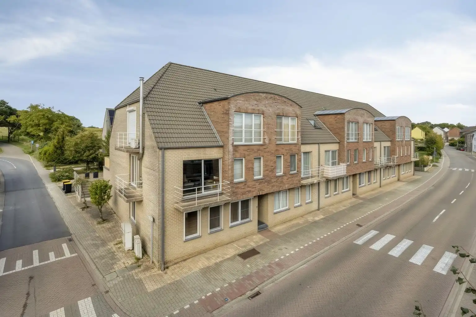 GELIJKVLOERS APPARTEMENT MET 2 SLAAPKAMERS EN GARAGE foto 24