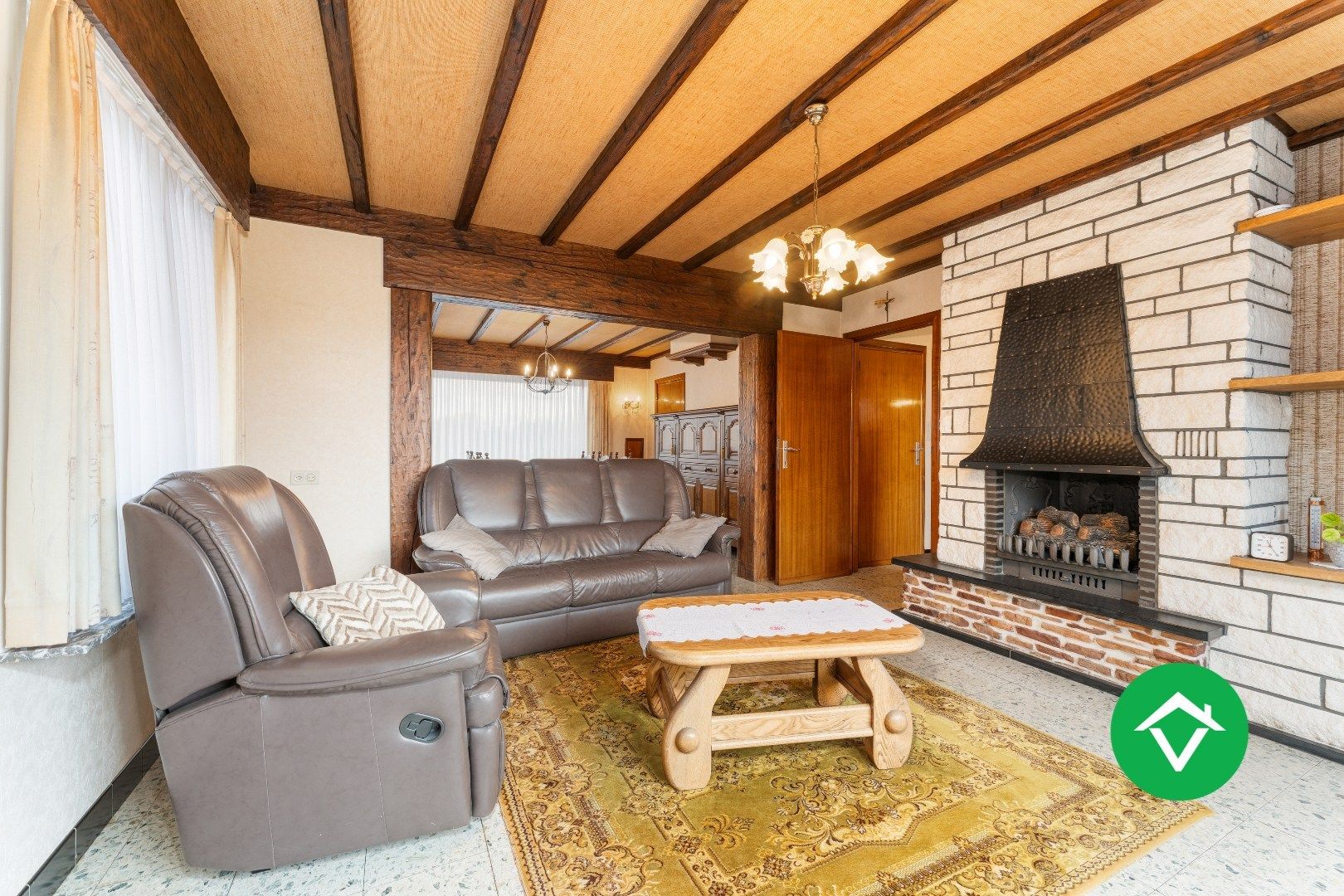 Op te frissen gezinswoning met twee garages en landelijk zicht te Eernegem foto 7