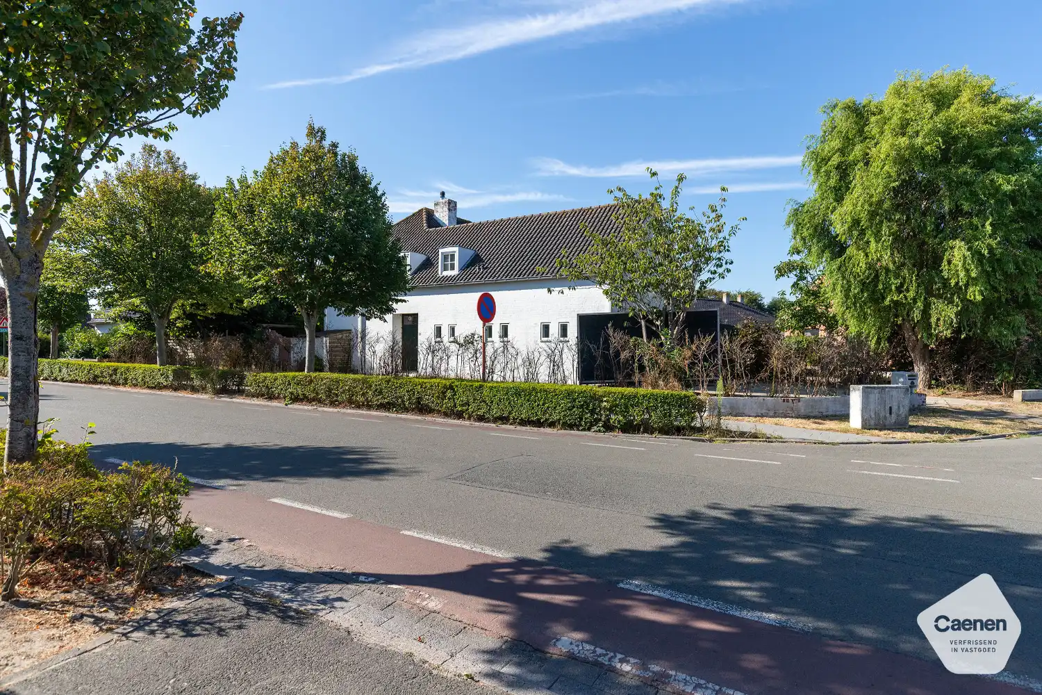 Hoofdfoto van de publicatie: Te renoveren villa met 3 slaapkamers, 2 badkamers, sauna en ruime tuin