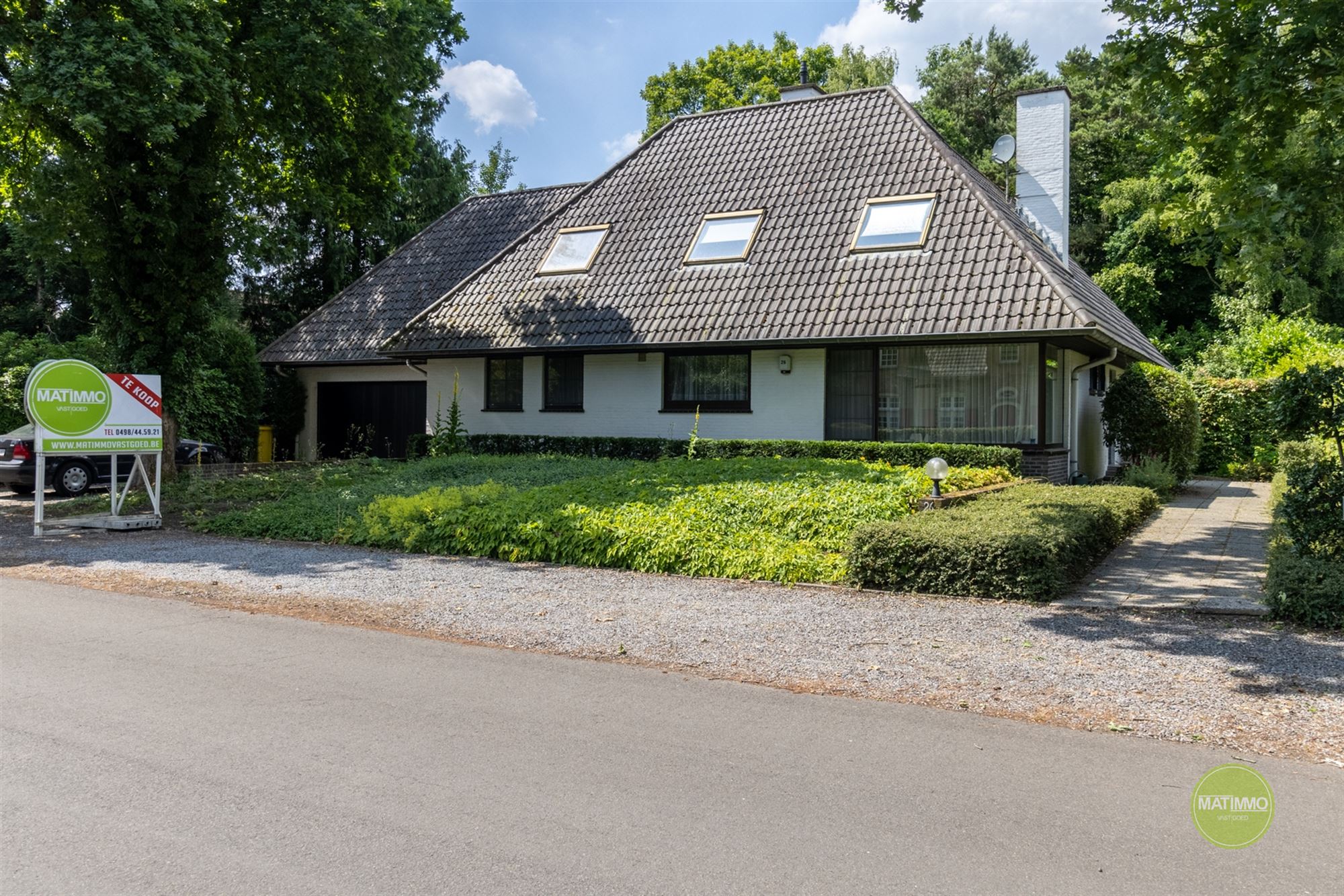 Karaktervolle villa in groene oase in Europese wijk te Mol foto {{pictureIndex}}