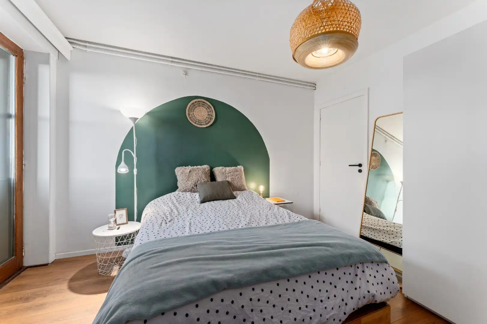 Appartement met 2 terrassen en een autostaanplaats foto 9